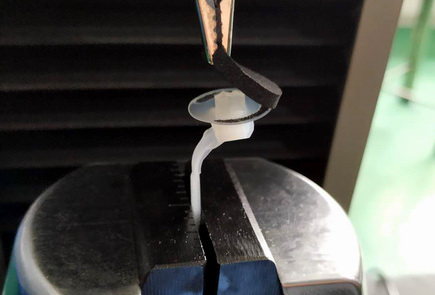 海爾曼太通的電纜扎帶海綿粘接剝離力試驗機測試