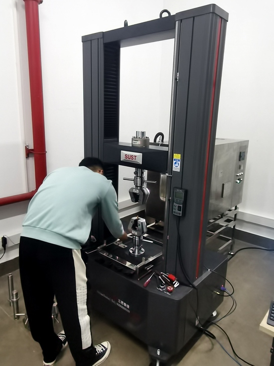 哈工大所用三思泰捷試驗機